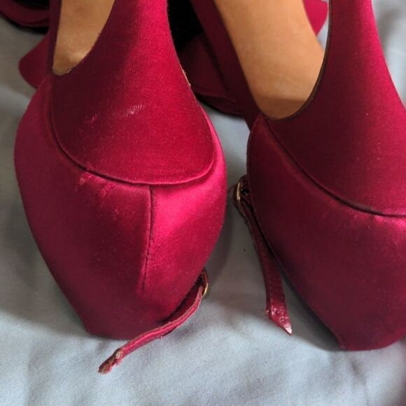 Glint satin heels 9.5  - Picture 4 of 6
